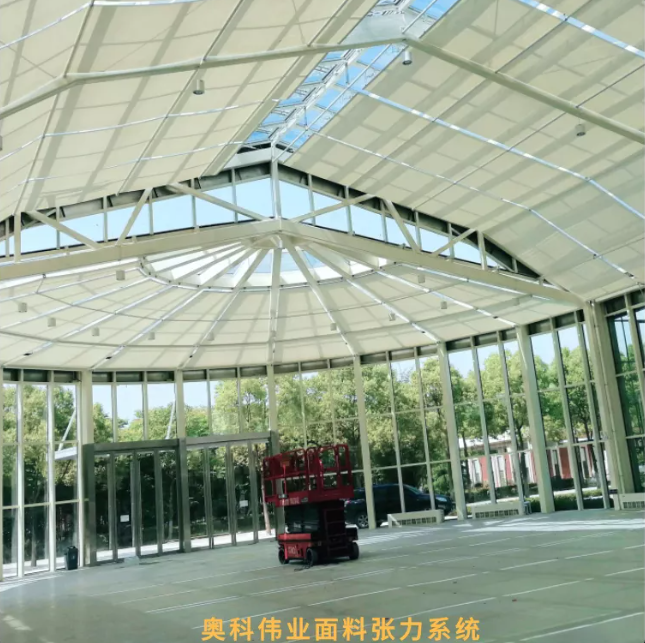 奧科偉業(yè)AM45-FTS天棚簾系統(tǒng)｜橫跨12米的超長(zhǎng)電機(jī)